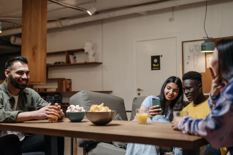The Glue That Holds: What Actually Makes Niche Community Members Stick Around for Years